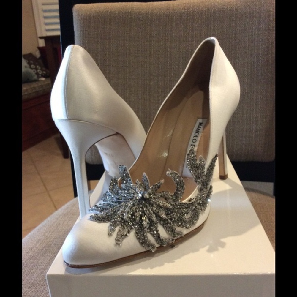ISO Manolo Blahnik Swan Pumps - Picture 2 of 3
